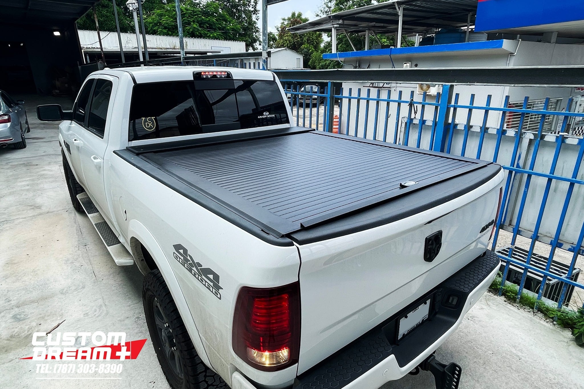 Truck cover USA 19-Up Ram 6.4 (NO RAMBOX) 6.4 ft. / C313MT